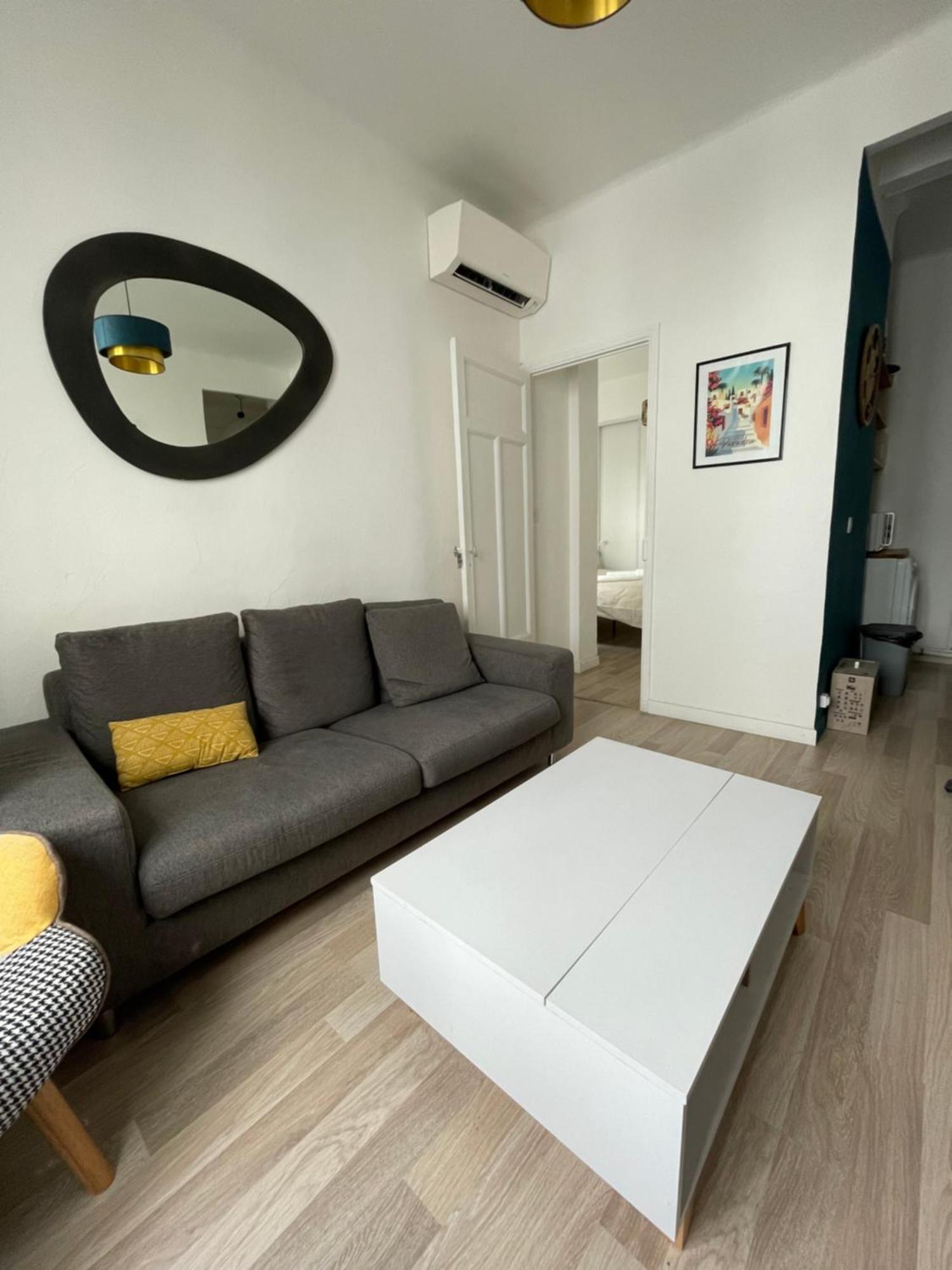 Apartment De La *